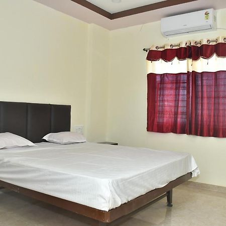 Hotel Kalika Residency Akalkot Eksteriør billede