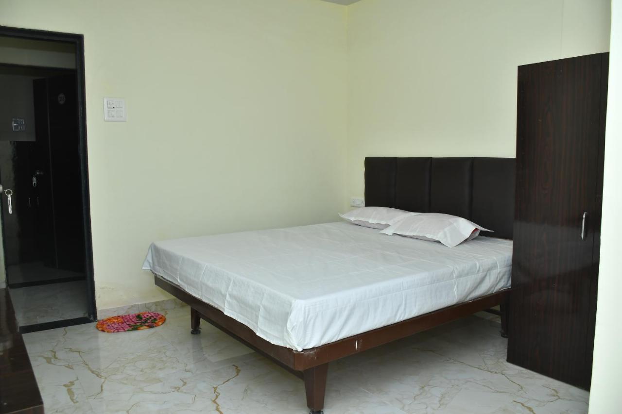 Hotel Kalika Residency Akalkot Eksteriør billede