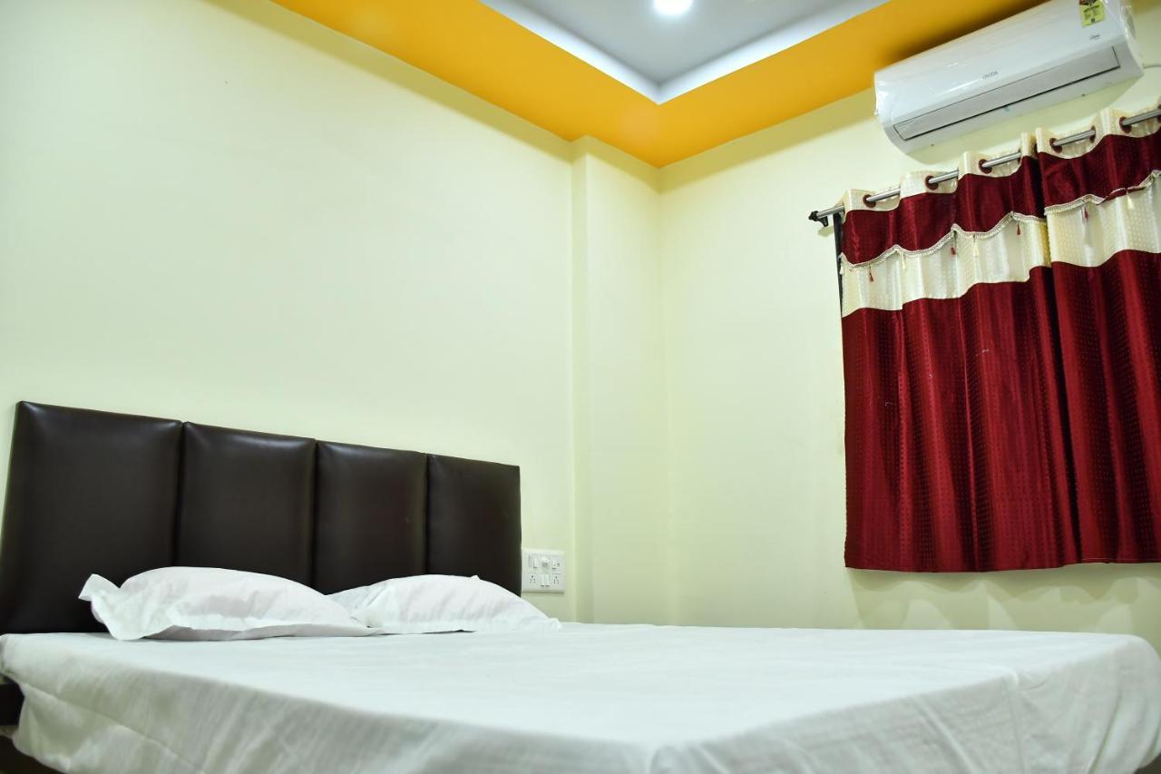 Hotel Kalika Residency Akalkot Eksteriør billede