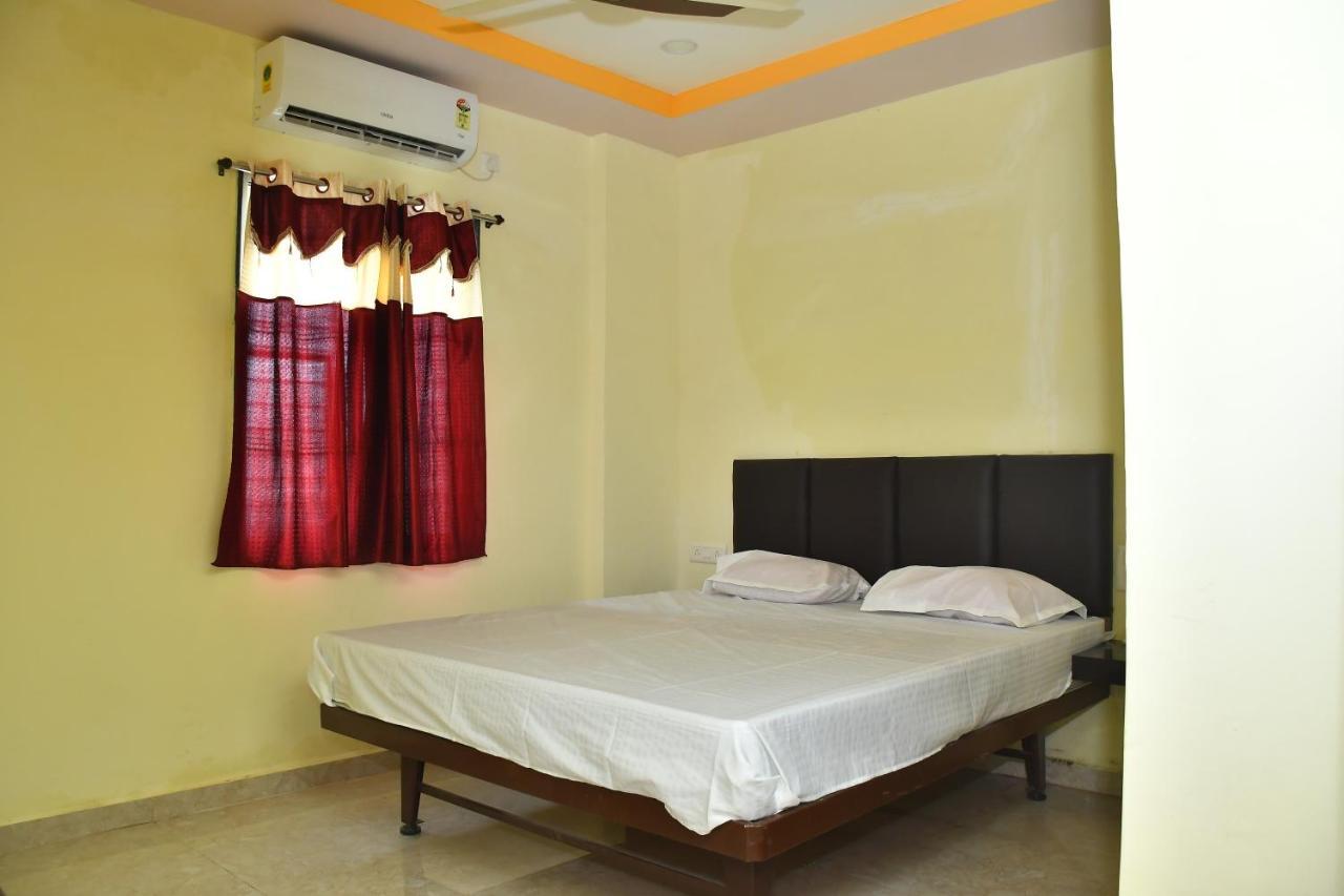 Hotel Kalika Residency Akalkot Eksteriør billede